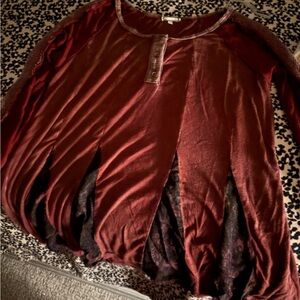 Gimmicks by BKE Burgundy Blouse
